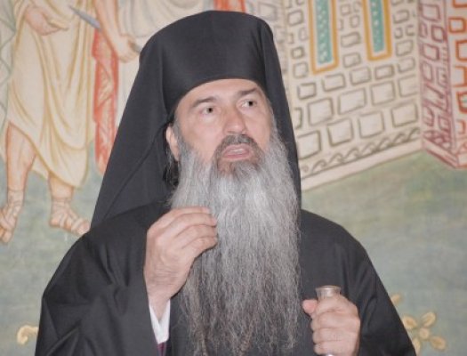 IPS Teodosie slujeşte la Mânăstirea din Stejaru